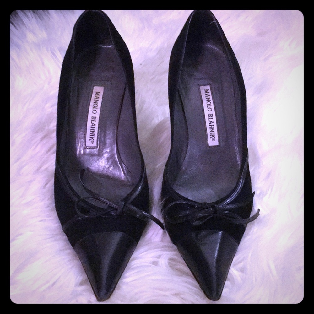 Black Pointed Cap Toe Manolo Blahnik Heels